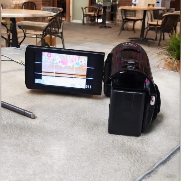 SoldPanasonic HDC-TM90 (16 GB) HD Camcorder With Original Charger Batt Excellent - Picture 5 of 16